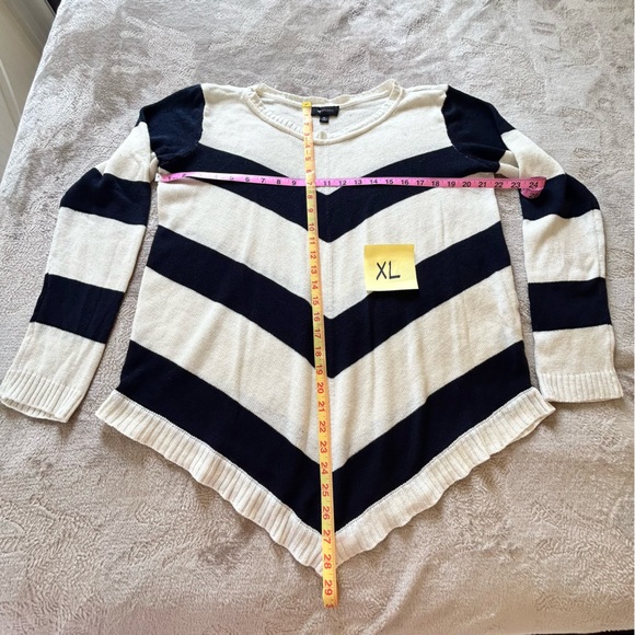 AB Studio black and white chevrons sweater Size XL - Picture 8 of 8